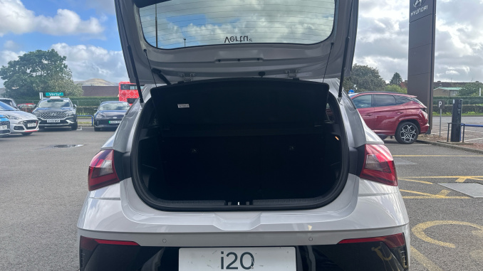 Hyundai i20 1.0T GDi 90 Black Line 5dr Petrol Hatchback - Image 4